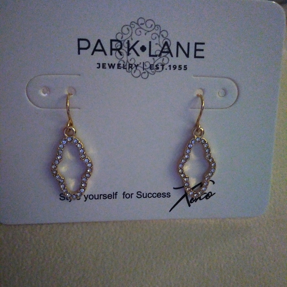 Birdie earrings in gold fr Park Lane jewelry... Never worn....
